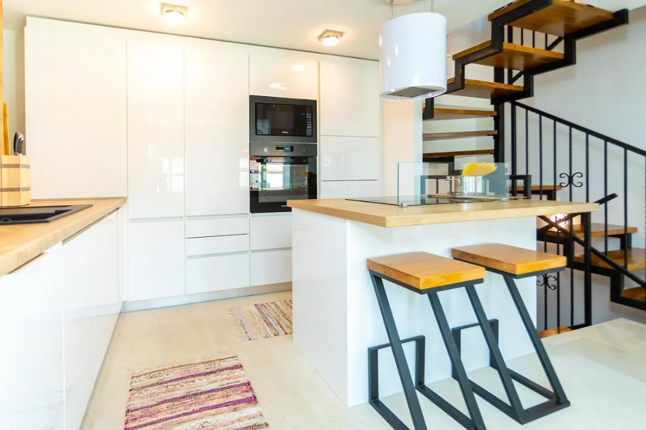 Holiday House Dream Milohnici بيت للعطل